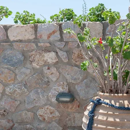 Black Gem Villa - Private Heated Jacuzzi & Caldera View Villa *