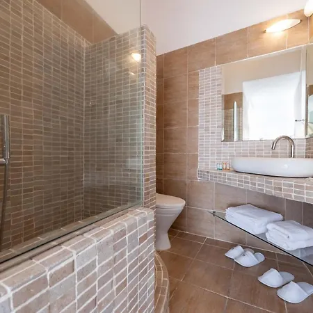 Red Cliff Santorini - Volcano View & Jacuzzi *