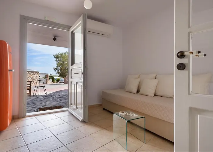 Black Gem Villa - Private Heated Jacuzzi & Caldera View Villa *