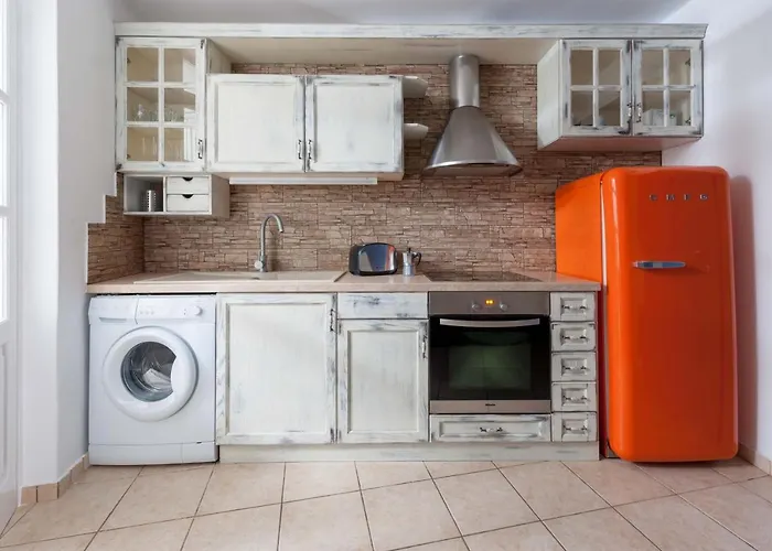 Red Cliff Santorini - Volcano View & Jacuzzi