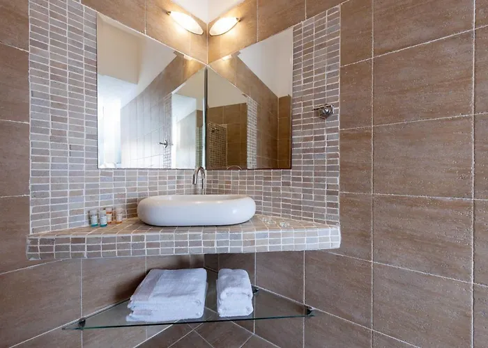 Black Gem Villa - Private Heated Jacuzzi & Caldera View