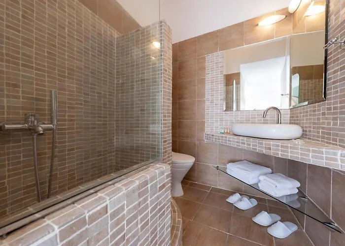 Black Gem Villa - Private Heated Jacuzzi & Caldera View *