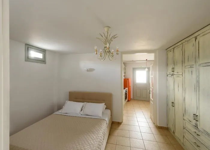 Black Gem Villa - Private Heated Jacuzzi & Caldera View