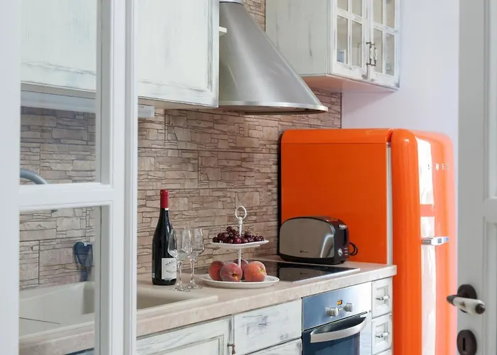 Black Gem Villa - Private Heated Jacuzzi & Caldera View